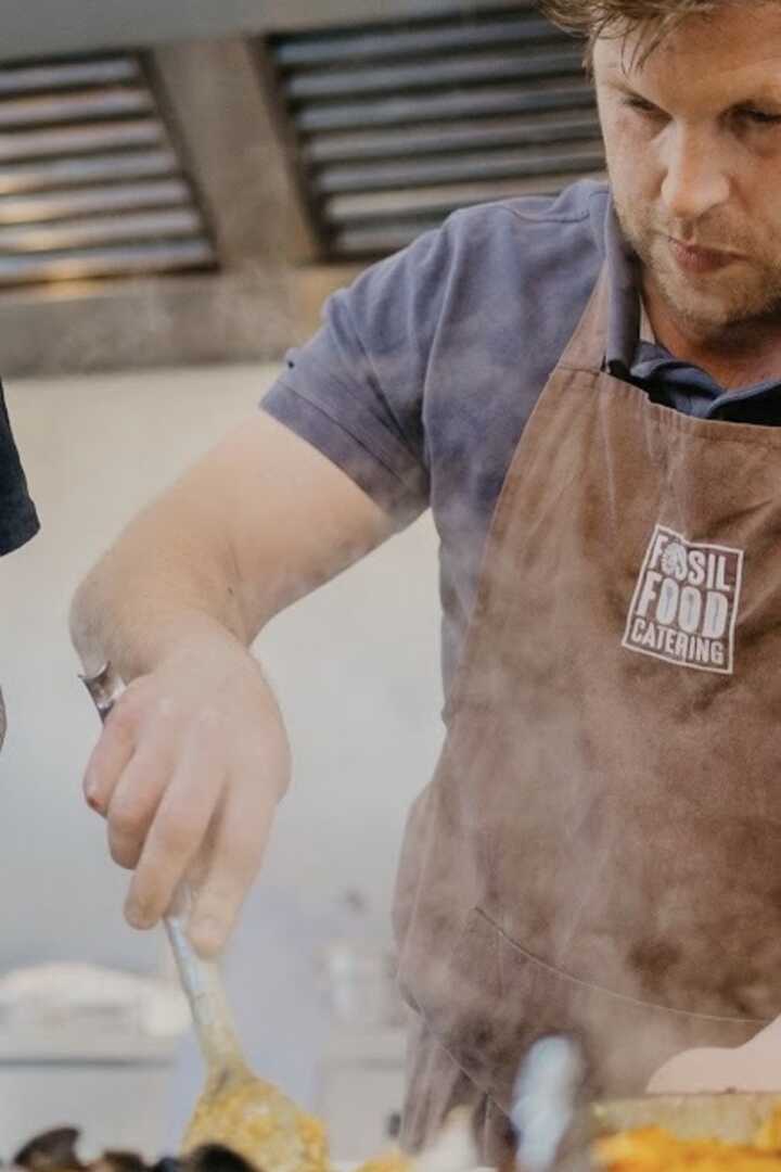 Fossil food chefs preparing food